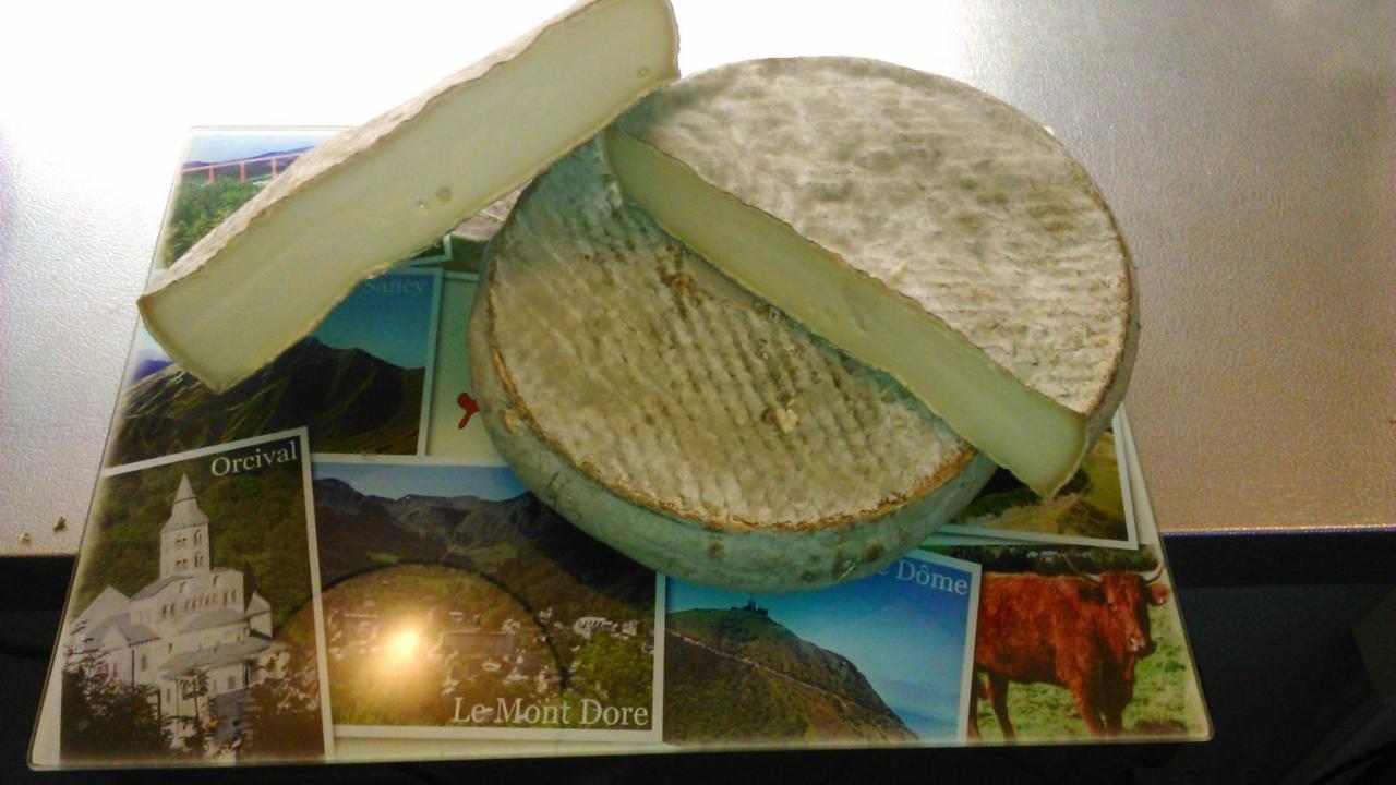 Iris, Gite Saint Antoine, Orcival, Entre Sancy Et Volcans D'Auvergne Exteriör bild